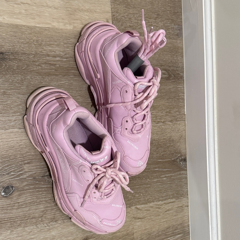 Balenciaga Women's Blush Pink Sneakers - Picture 2 of 4